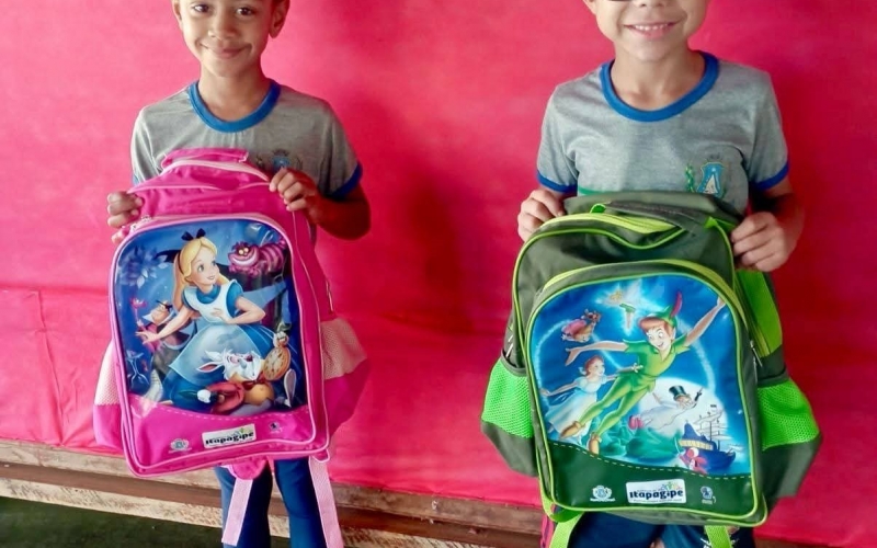 Prefeitura de Itapagipe inicia entrega das mochilas escolares