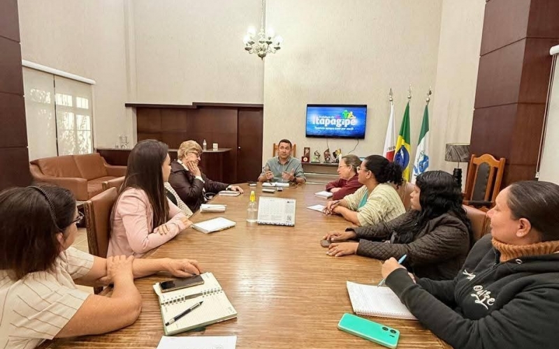 Prefeito se reúne com diretoras escolares para discutir inclusão social na educação