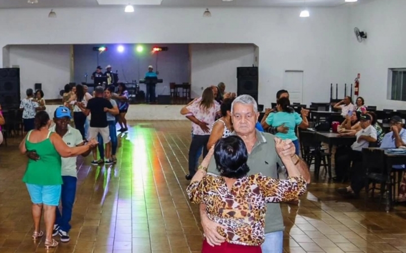 Prefeitura e CRAS promovem mais uma edição do Baile da Melhor Idade no Itapagipe Clube