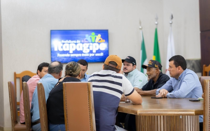 Comunidade da Cachoeira é beneficiada com um trator e uma grade aradora