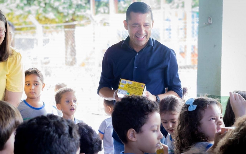 Prefeitura entrega brinquedos nas creches e CEMEIs