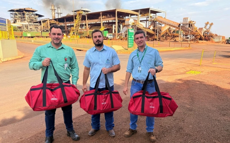 Secretaria Municipal de Meio Ambiente recebe kits de combate a incêndio da Cerradão