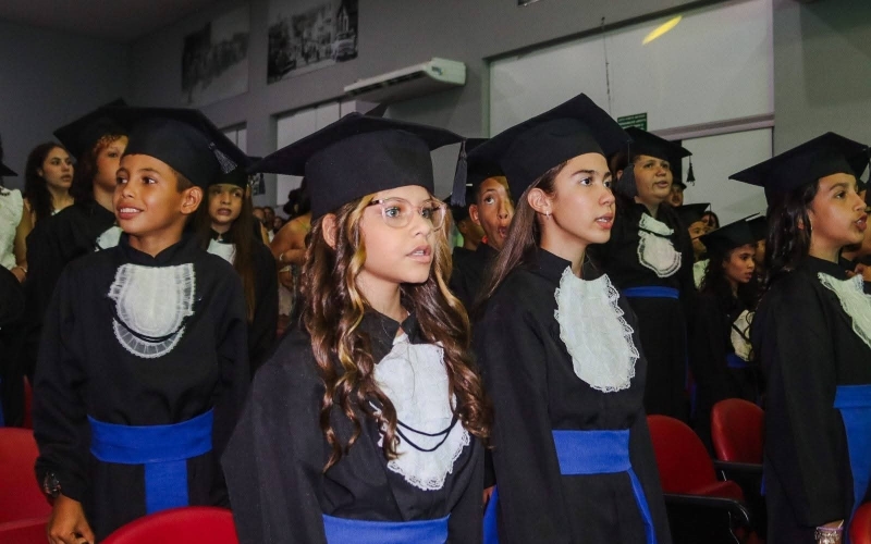 Secretaria Municipal de Educação realiza formatura do 5º ano das Escolas Municipais Gil Brasileiro da Silva e Pedro Gonç