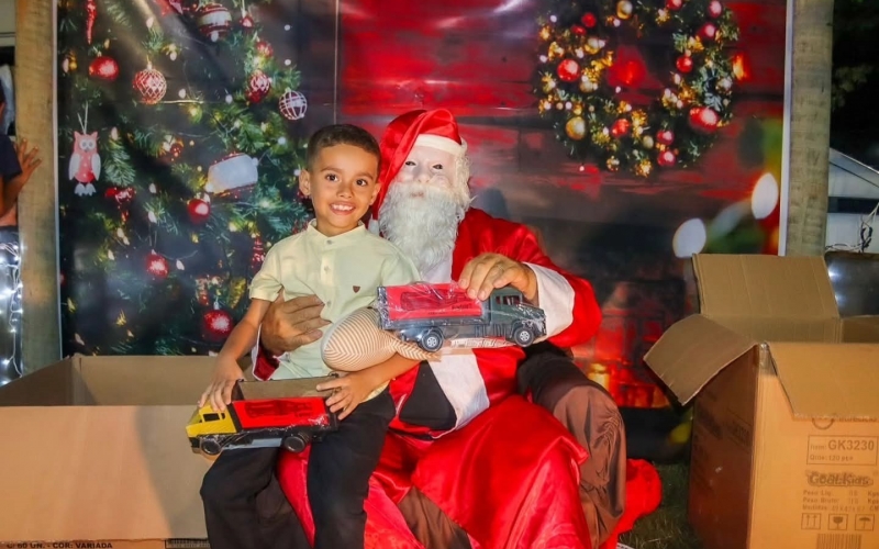 Papai Noel Chega a Itapagipe com Festa, Encanto e Muita Alegria