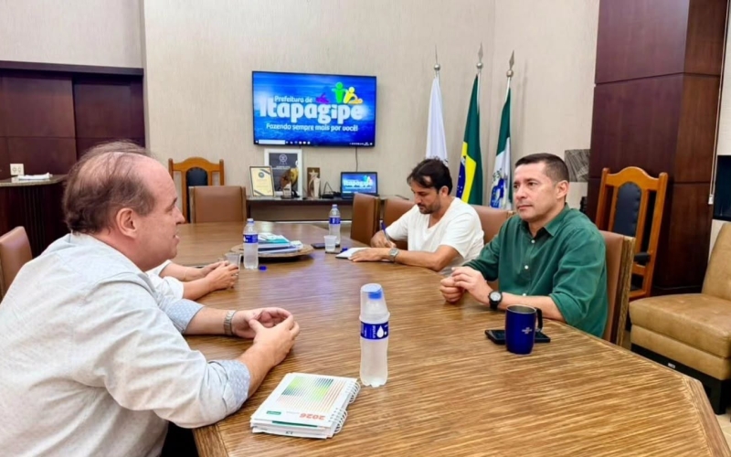 Prefeito Ricardo Garcia recebe equipe da Unimed e celebra novos serviços no município 