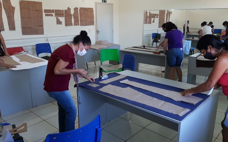 Aconteceu no Centro de Eventos, do dia 21 a 25 de fevereiro, o curso de Artesanato em Tecidos /Confecção do Vestuário