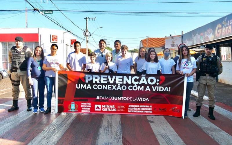 Uma blitz educativa e a visita nas escolas públicas da rede municipal e estadual