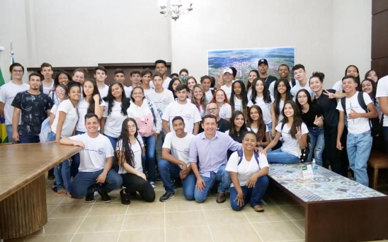 Prefeito recebe Jovens para falar de Políticas Públicas