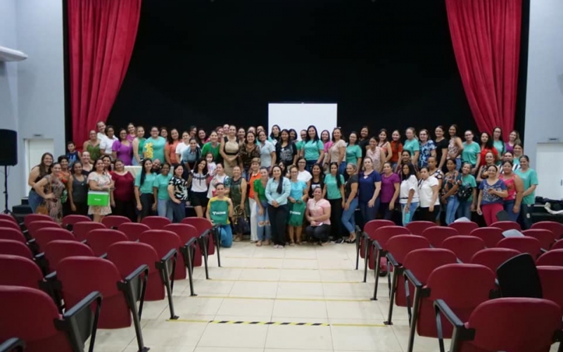 Aconteceu nesta segunda-feira, 17 de outubro, no Centro de Eventos, uma palestra para profissionais da educação