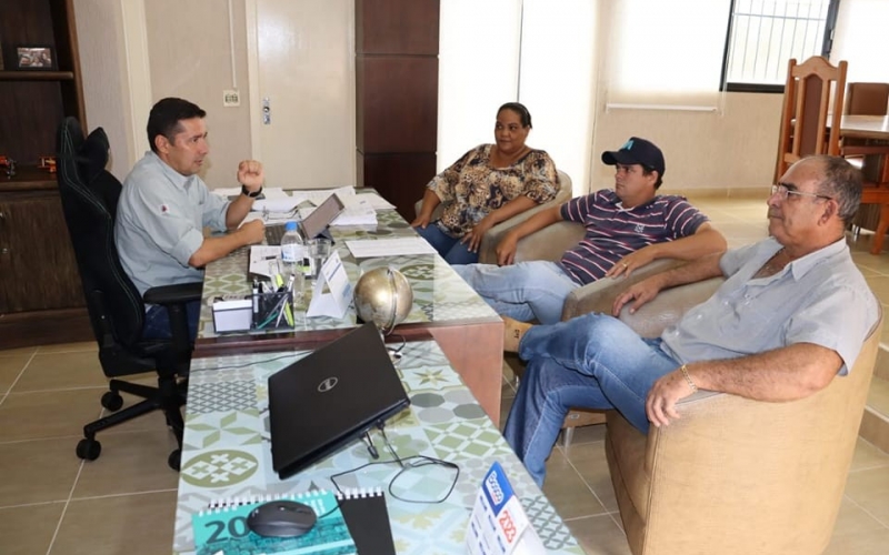 Prefeito recebe nova mesa diretora da Câmara