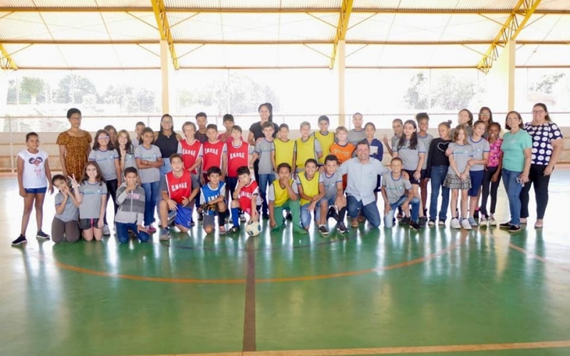 O prefeito Ricardo Garcia esteve na manhã de sexta-feira, em visita à Escola Pedro Gonçalves
