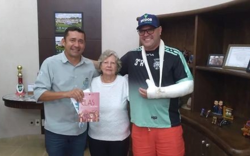 O prefeito Ricardo Garcia recebeu a ilustre visita de uma das mulheres mais importantes da educação em nossa sociedade